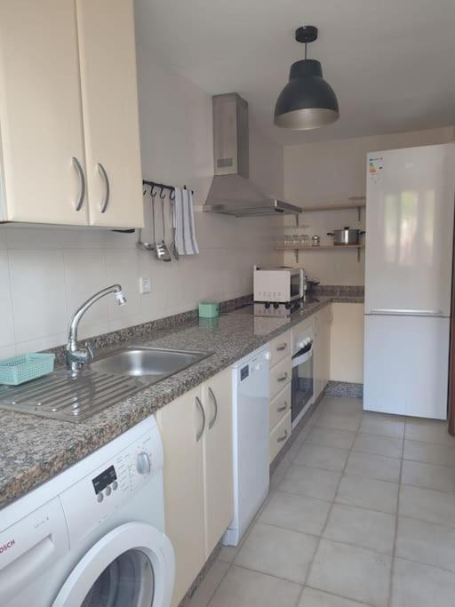Apartamento Con Piscina Касарес Екстериор снимка